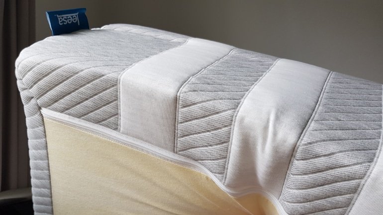 Leesa mattress zippered cover